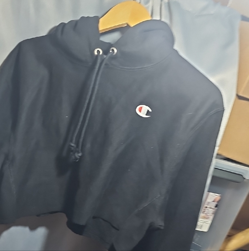 Champion Black Cropped Sweatshirt
